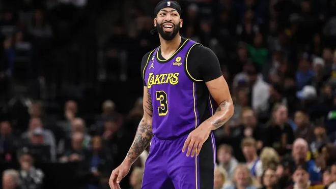 总裁薪酬更 总裁薪酬更